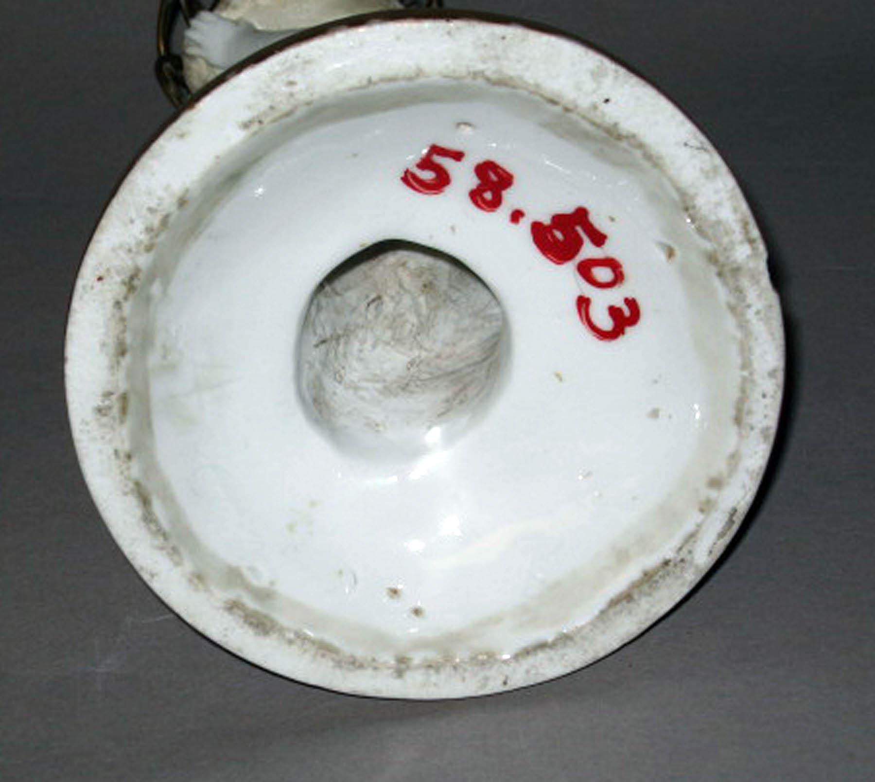 1958.0503 Porcelain figure (underside)