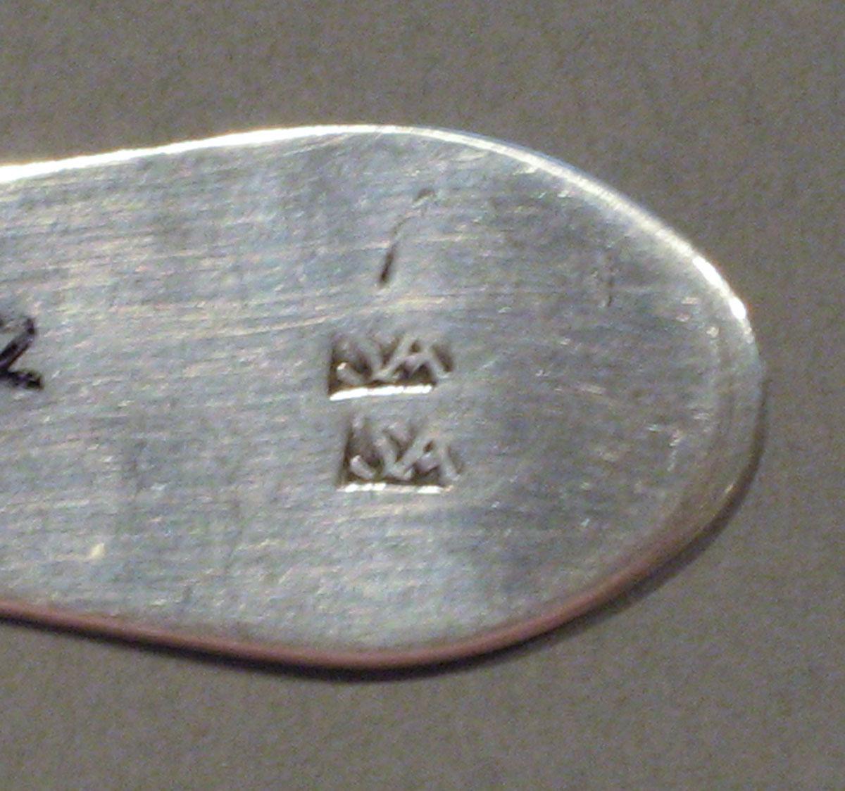 1998.0004.1067 spoon marks