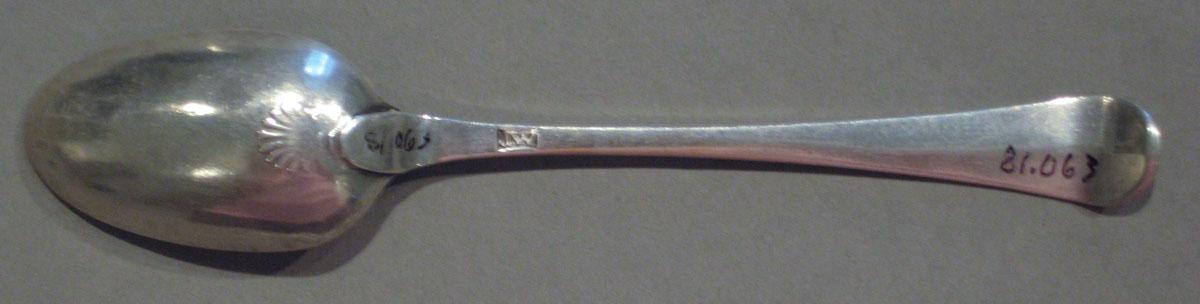 1998.0004.1068 spoon underside