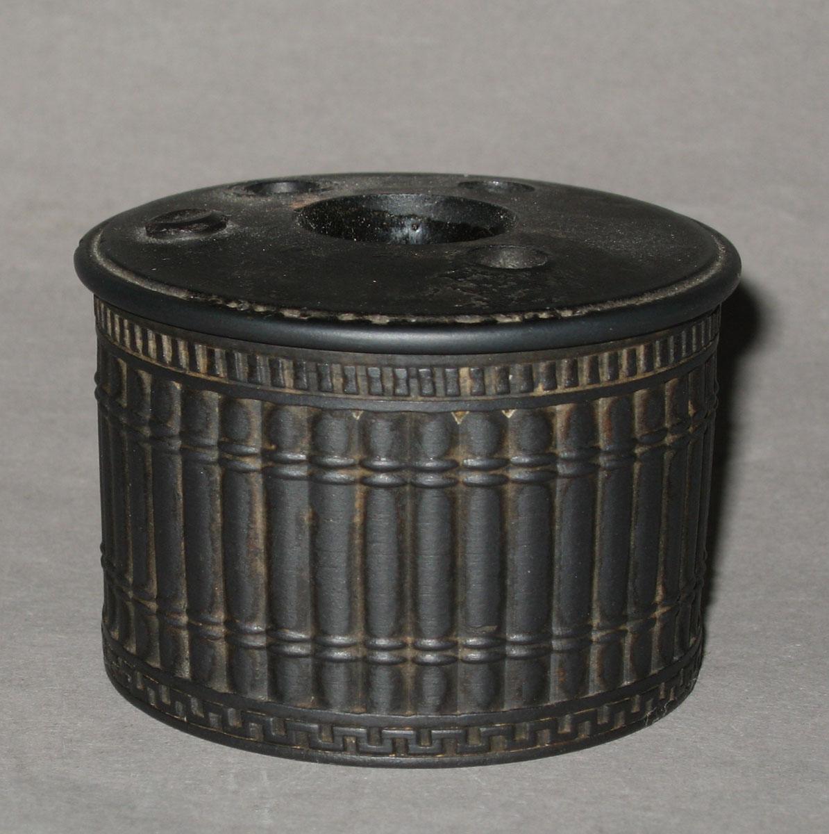 1958.0504 Black basalt inkwell