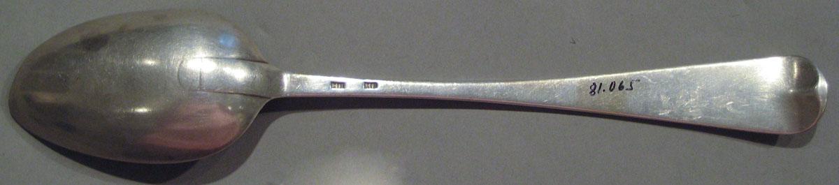 1998.0004.1070 spoon underside
