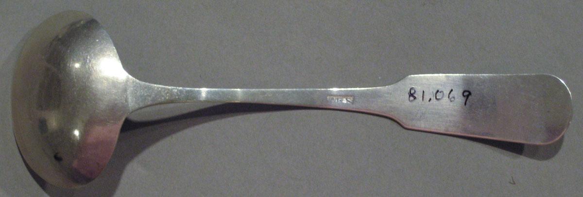 1998.0004.1074 ladle underside