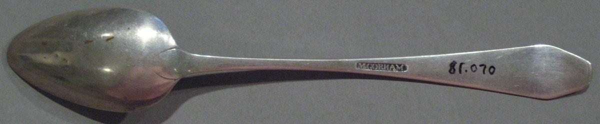 1998.0004.1075 spoon underside