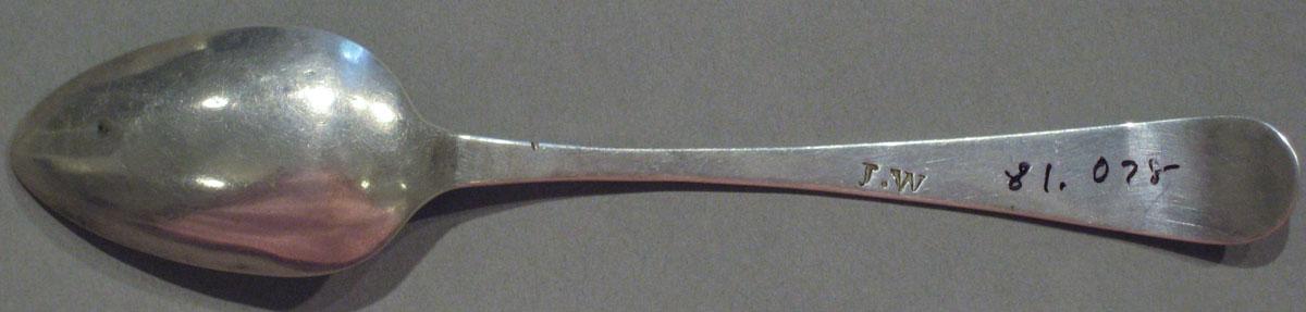1998.0004.1083 spoon underside