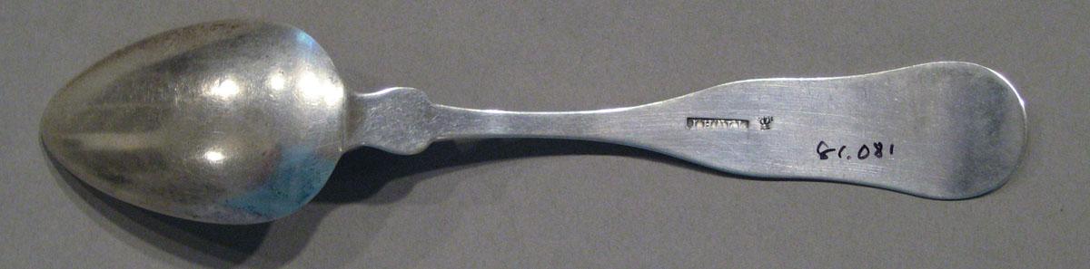 1998.0004.1086.002 spoon underside