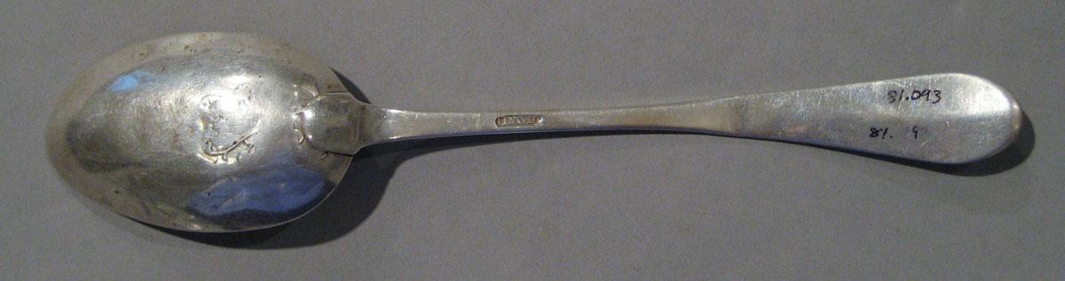1998.0004.1098 spoon underside