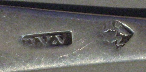 1998.0004.1108 spoon marks