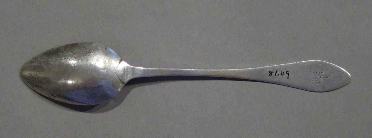 1998.0004.1123 spoon underside