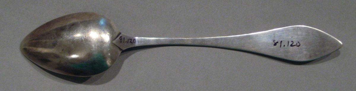 1998.0004.1124 spoon underside