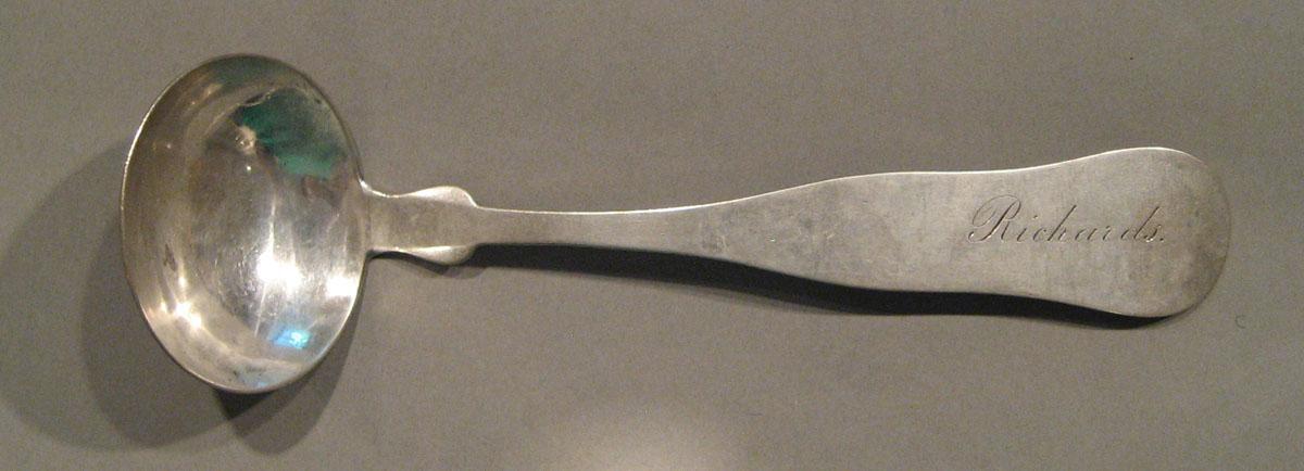 1998.0004.1142 spoon upper surface