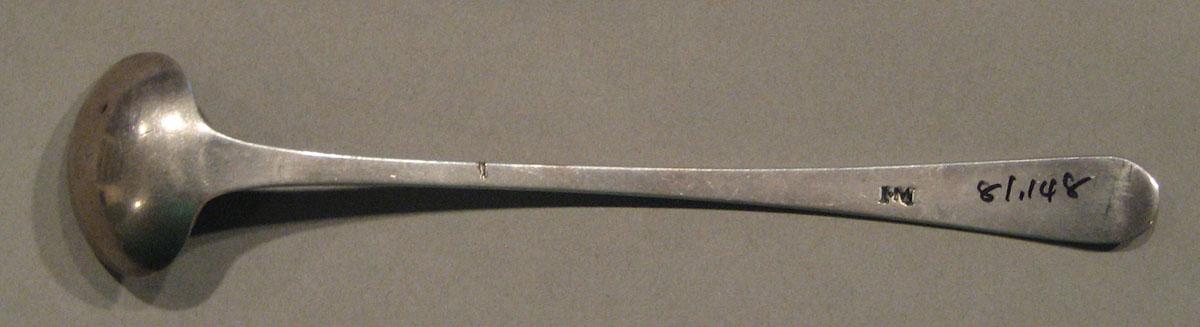 1998.0004.1152 spoon underside