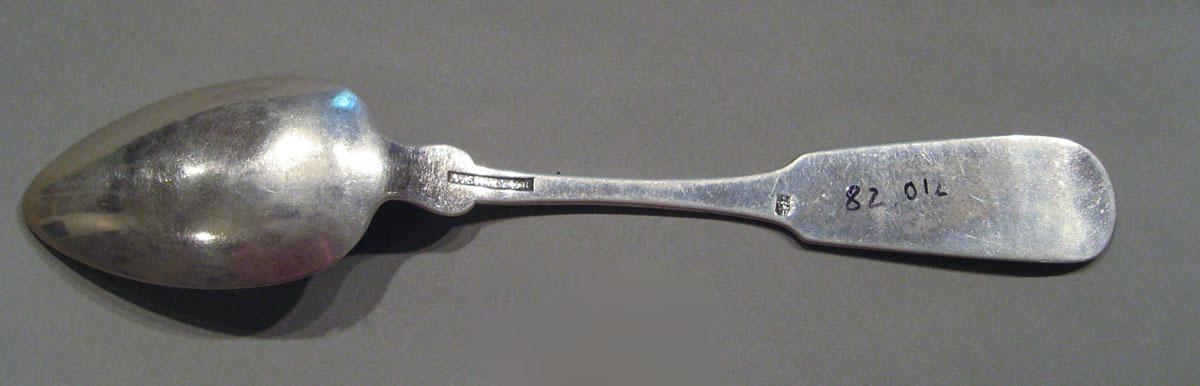 1998.0004.1163 spoon underside