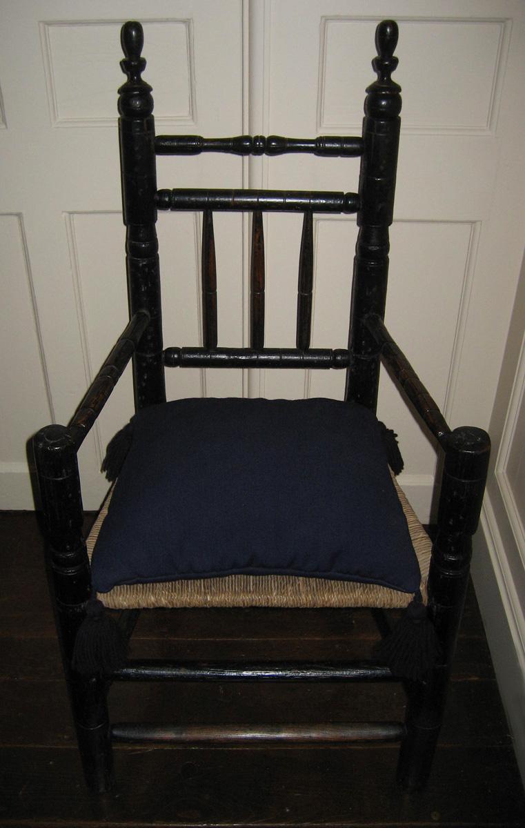 1958.0521 chair with cushion view 2