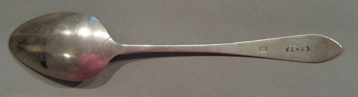 1998.0004.1174 spoon underside