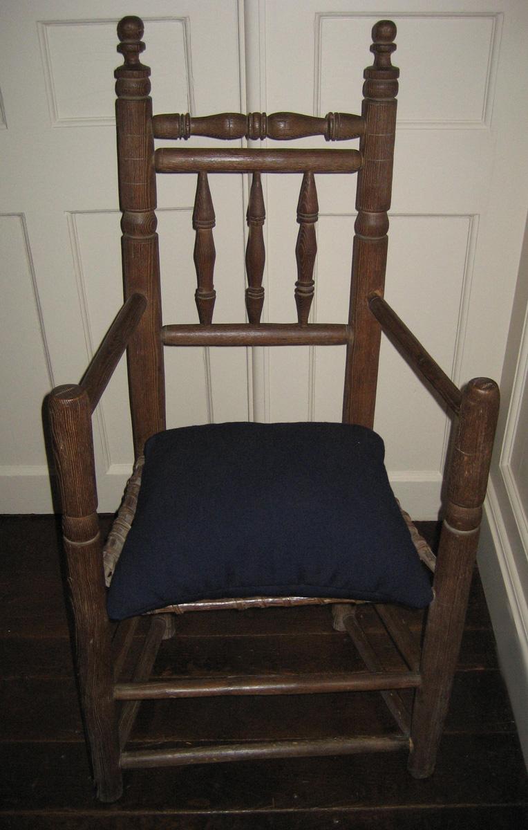 1958.0522 with cushion R2009.0010 view 2