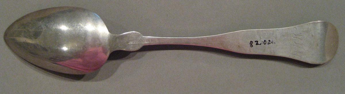 1998.0004.1176 spoon underside