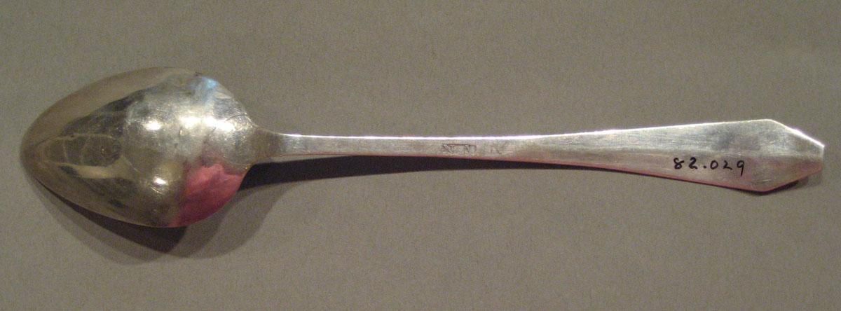 1998.0004.1179 spoon underside