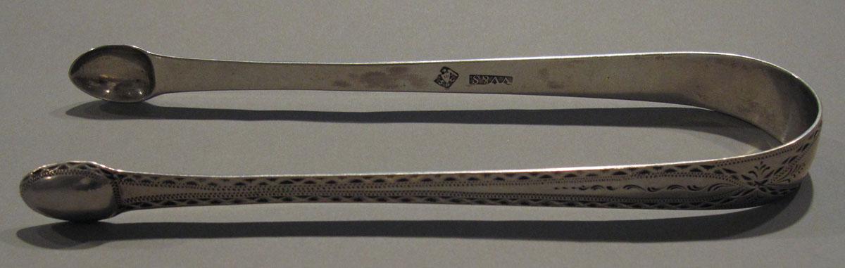 1998.0004.1181 tongs left