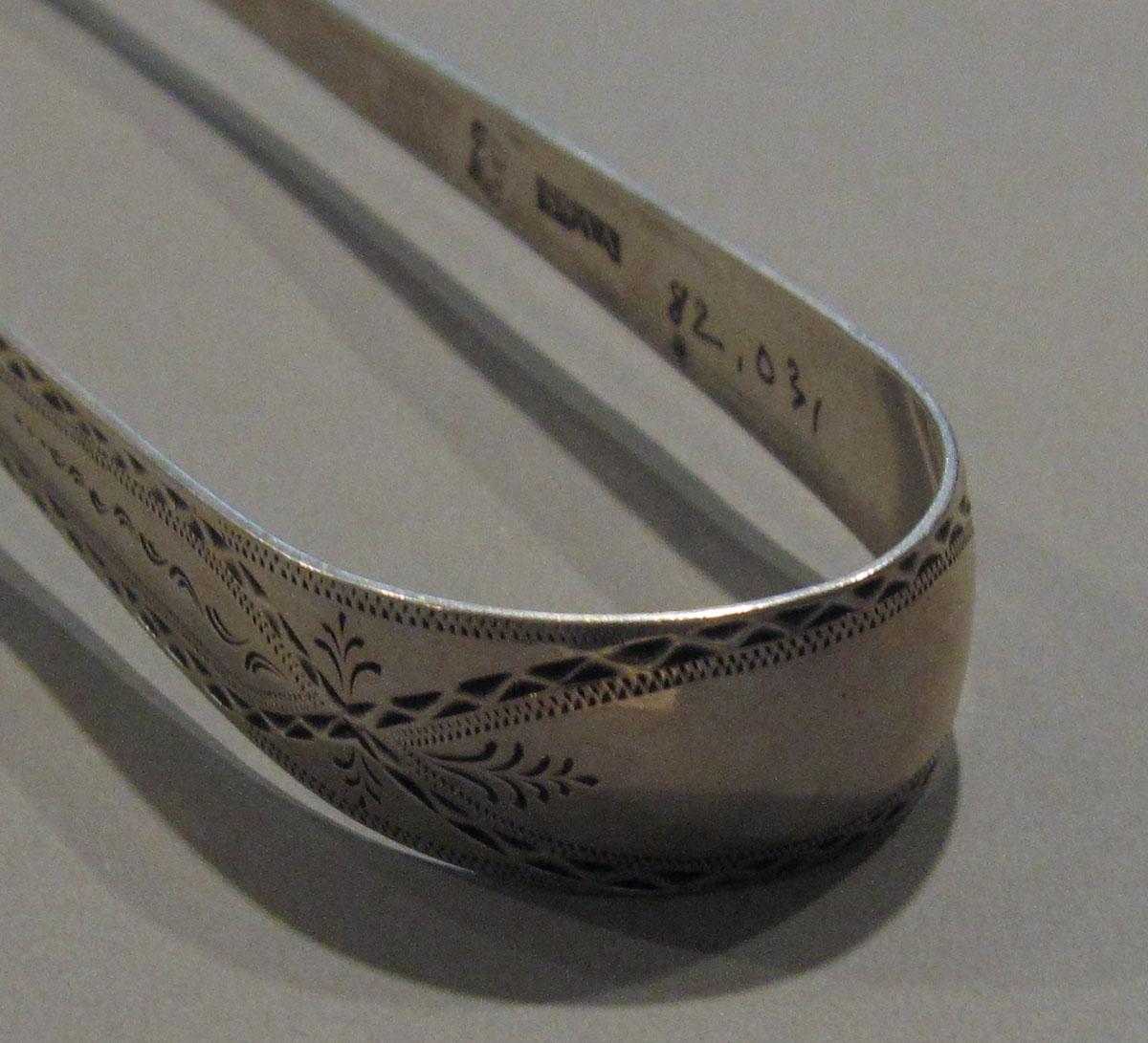 1998.0004.1181 tongs bow