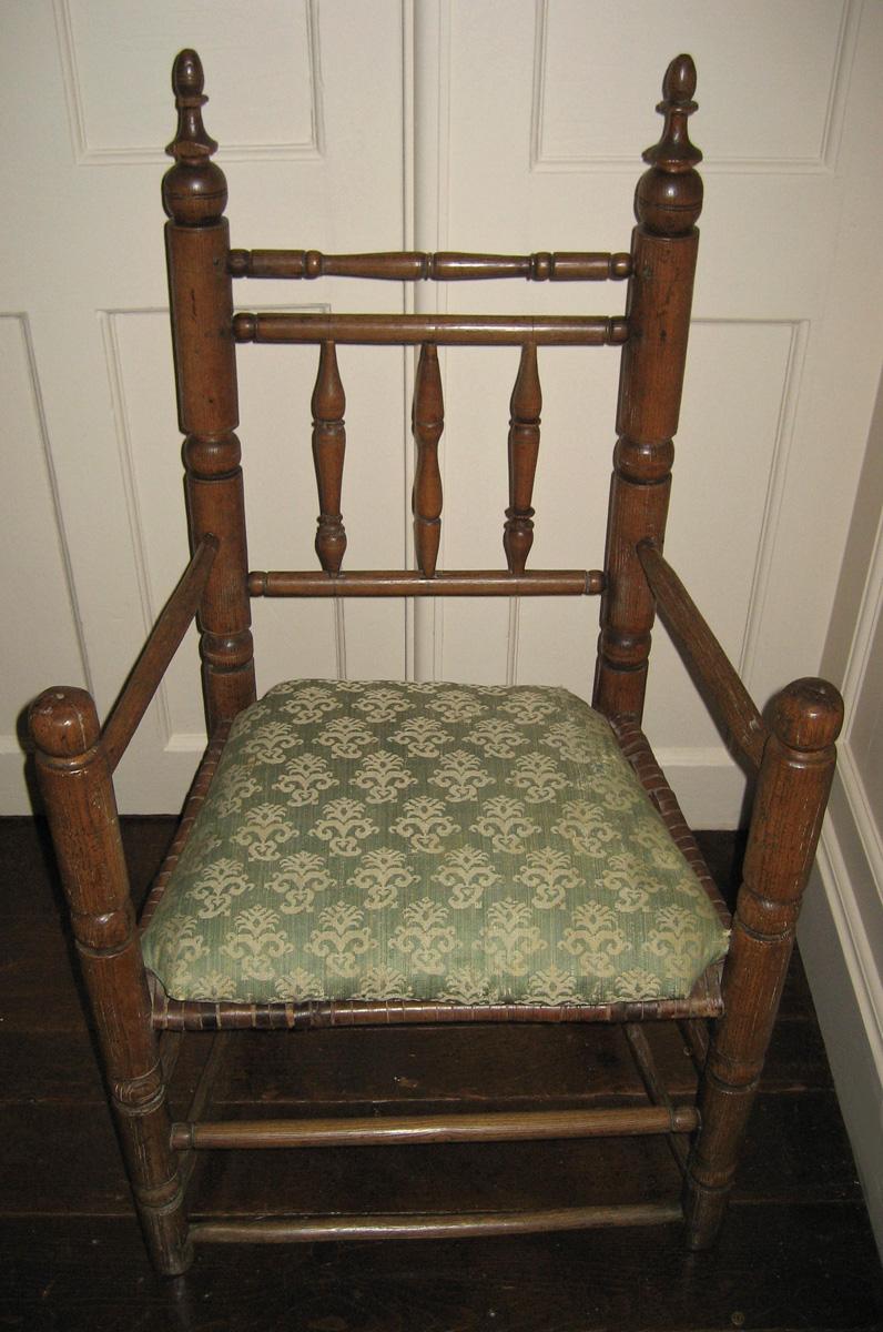 1958.0523 with cushion 1961.0583 view 2