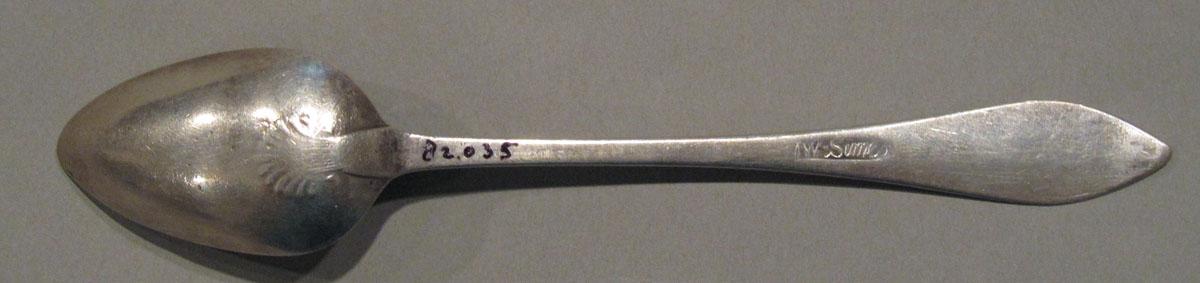 1998.0004.1185 spoon underside