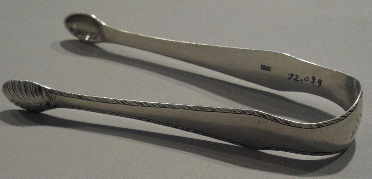 1998.0004.1189 tongs left