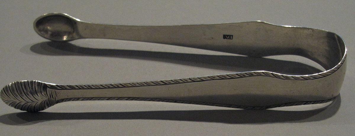 1998.0004.1189 tongs right