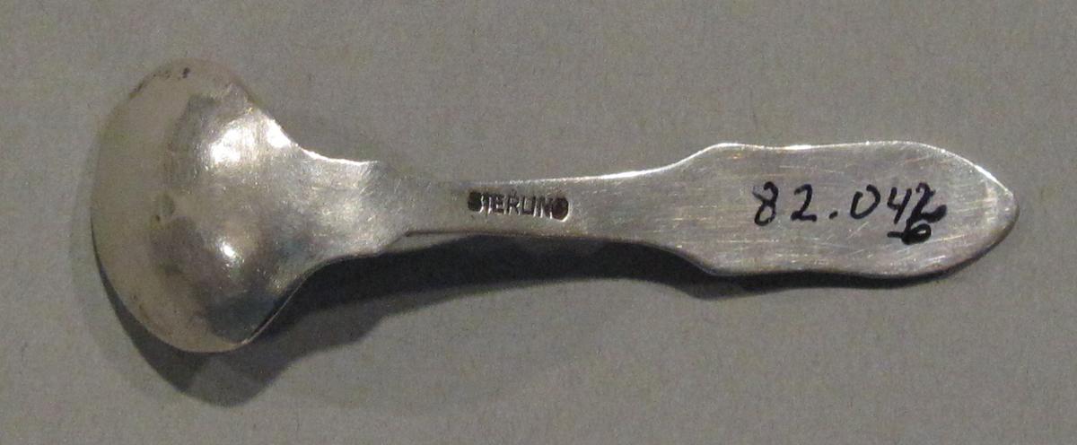 1998.0004.1192 spoon underside