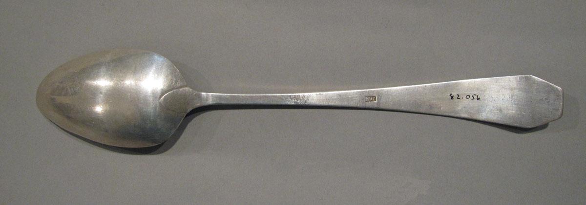 1998.0004.1205.001 spoon underside