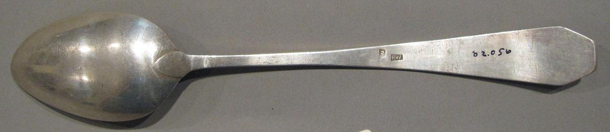 1998.0004.1205.002 spoon underside