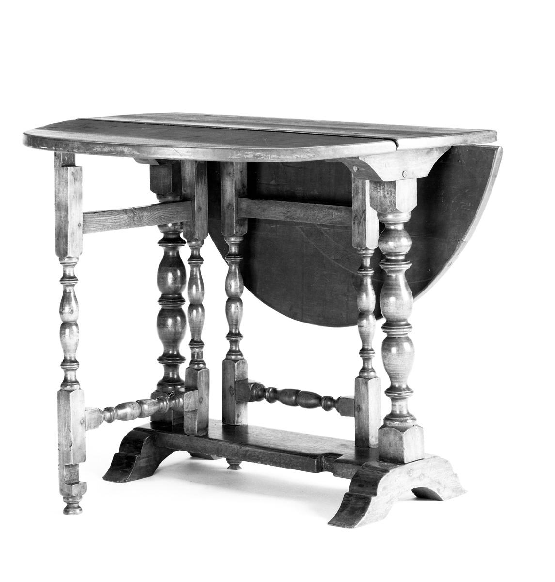 1958.0527 Table (view 2)