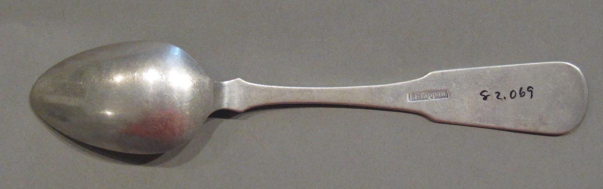 1998.0004.1218 spoon underside