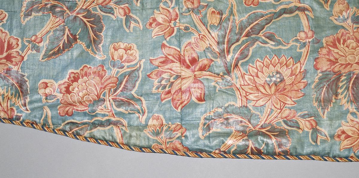 1952.0349  Window hanging, valance detail