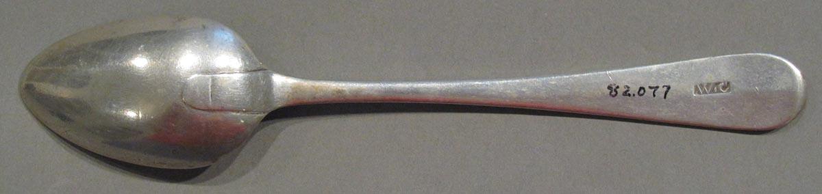 1998.0004.1226 spoon underside