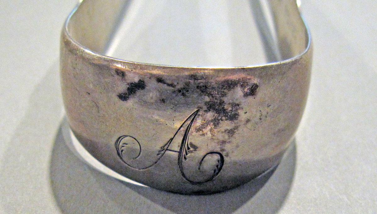 1998.0004.1235 Silver Tongs engraving