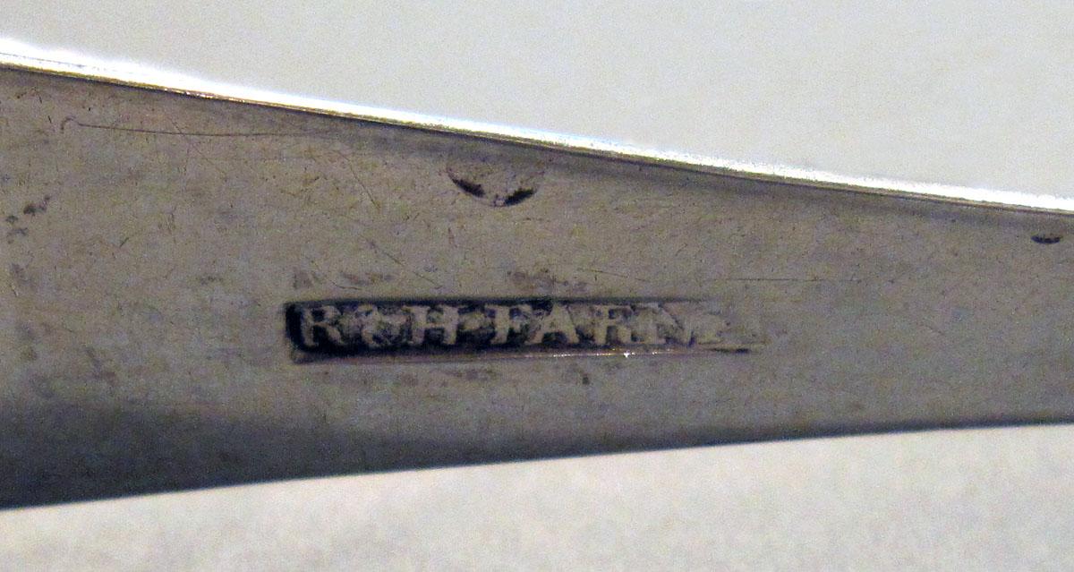 1998.0004.1235 Silver Tongs mark 1