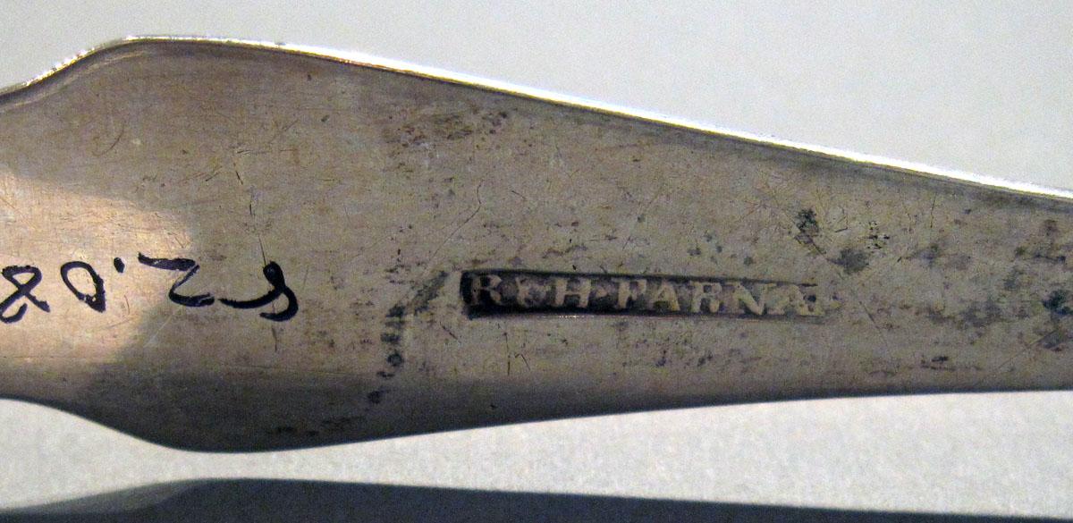 1998.0004.1235 Silver Tongs mark 2