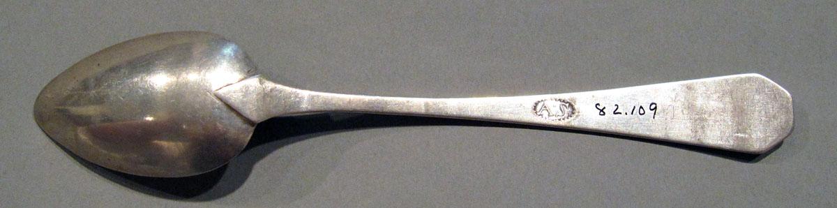 1998.0004.1256 Silver Spoon underside