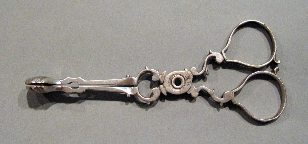 1998.0004.1289 Silver Tongs view 1