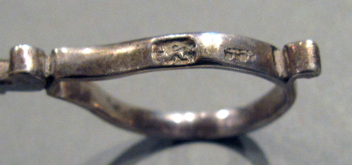 1998.0004.1289 Silver Tongs mark 1