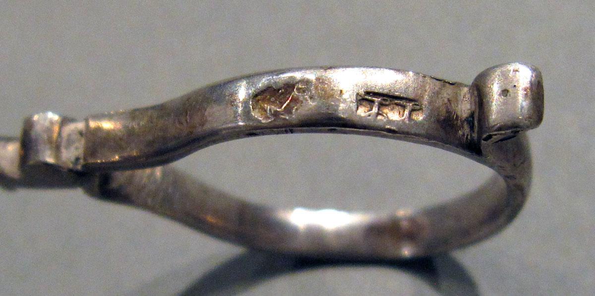 1998.0004.1289 Silver Tongs mark 2