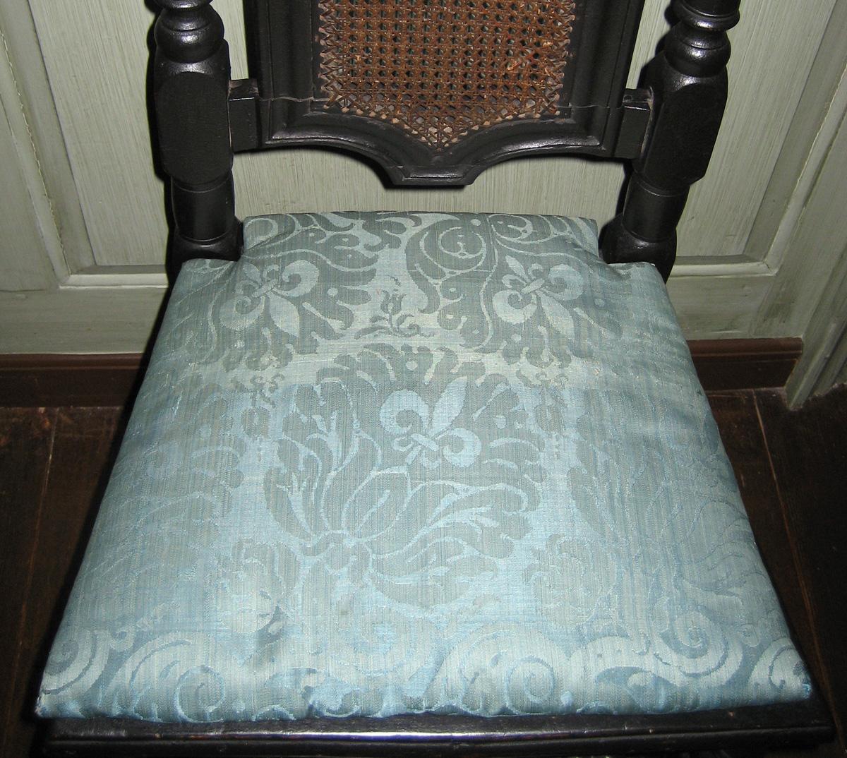 1958.0539 Side Chair with 1984.0647.001 Cushion view 3