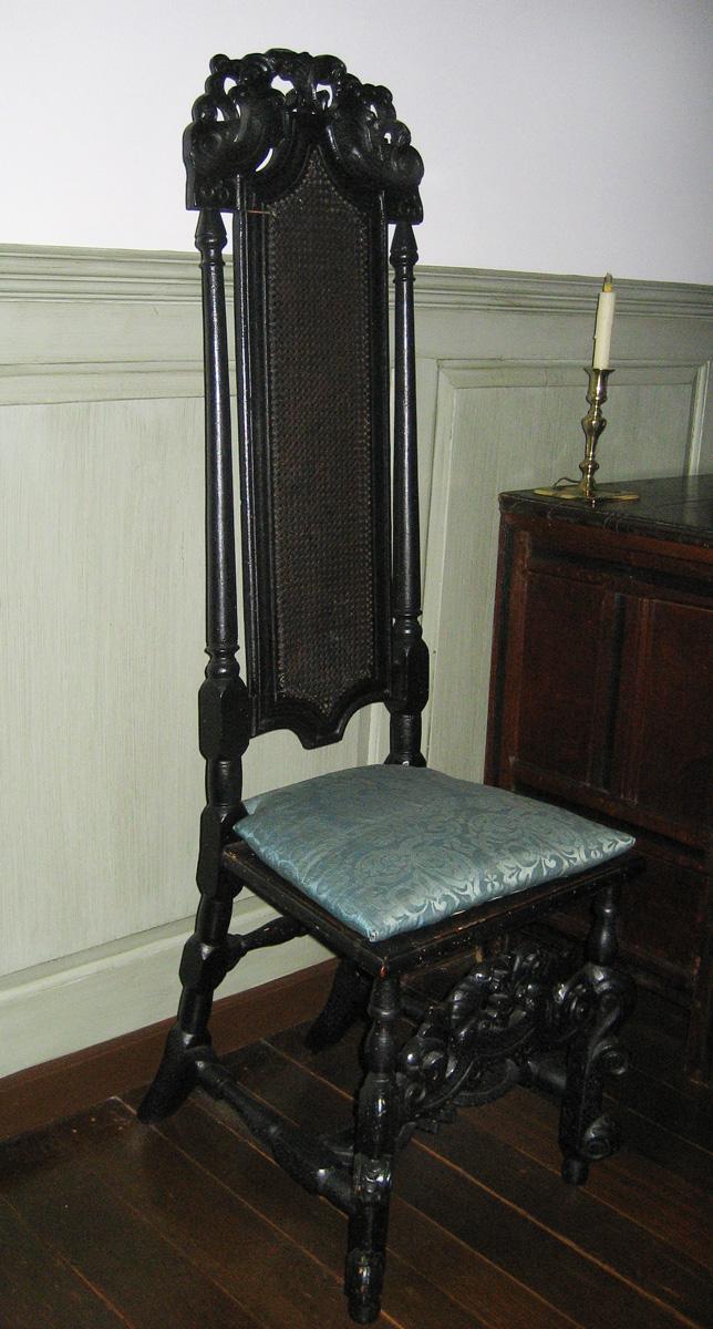 1958.0540 Side Chair with 1984.0647.002 Cushion view 2