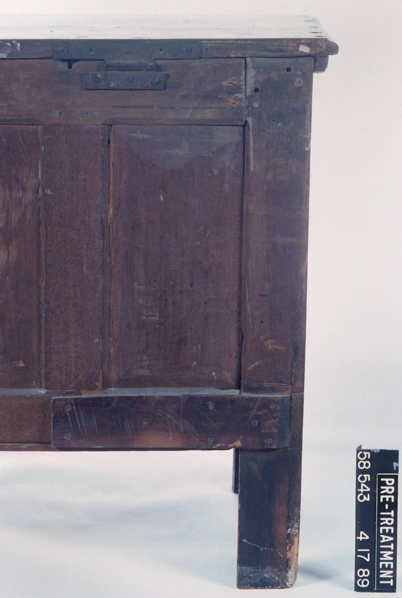 1958.0543 Chest, before conservation treatment, detail 2