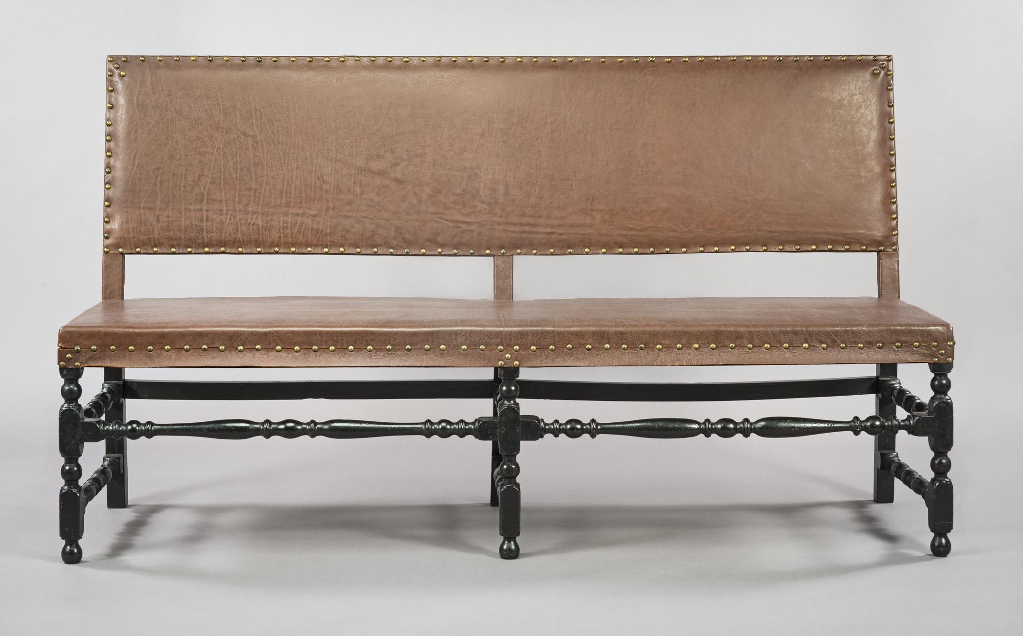 1958.0547 Couch, view 4