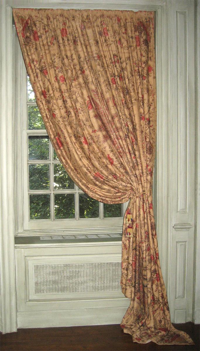 1952.0352.001 window hanging