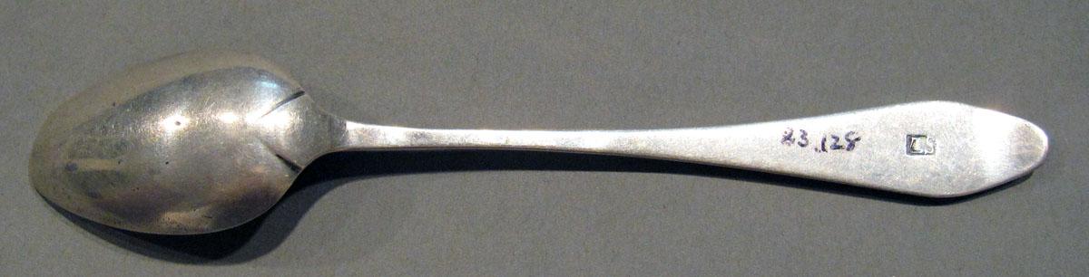 1998.0004.1381 Silver Spoon underside