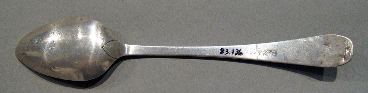 1998.0004.1389 Silver Spoon underside