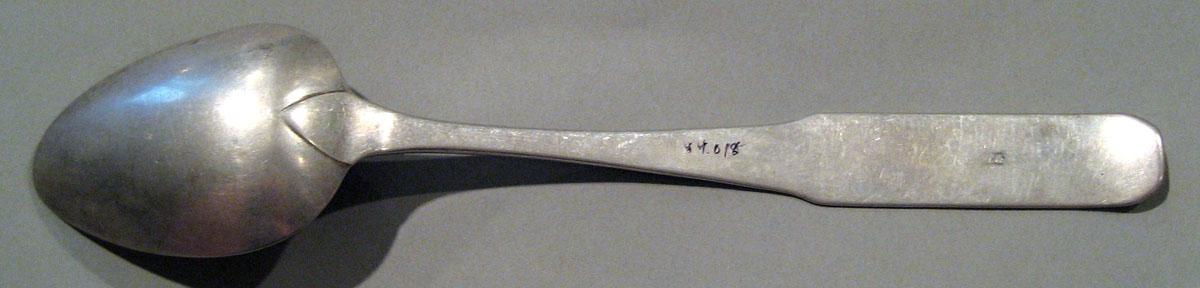 1998.0004.1421 Silver Spoon underside