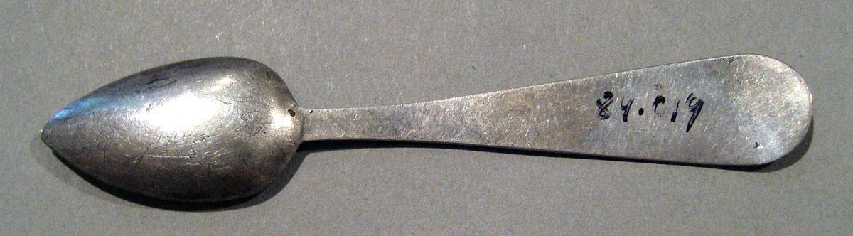 1998.0004.1422 Silver Spoon underside